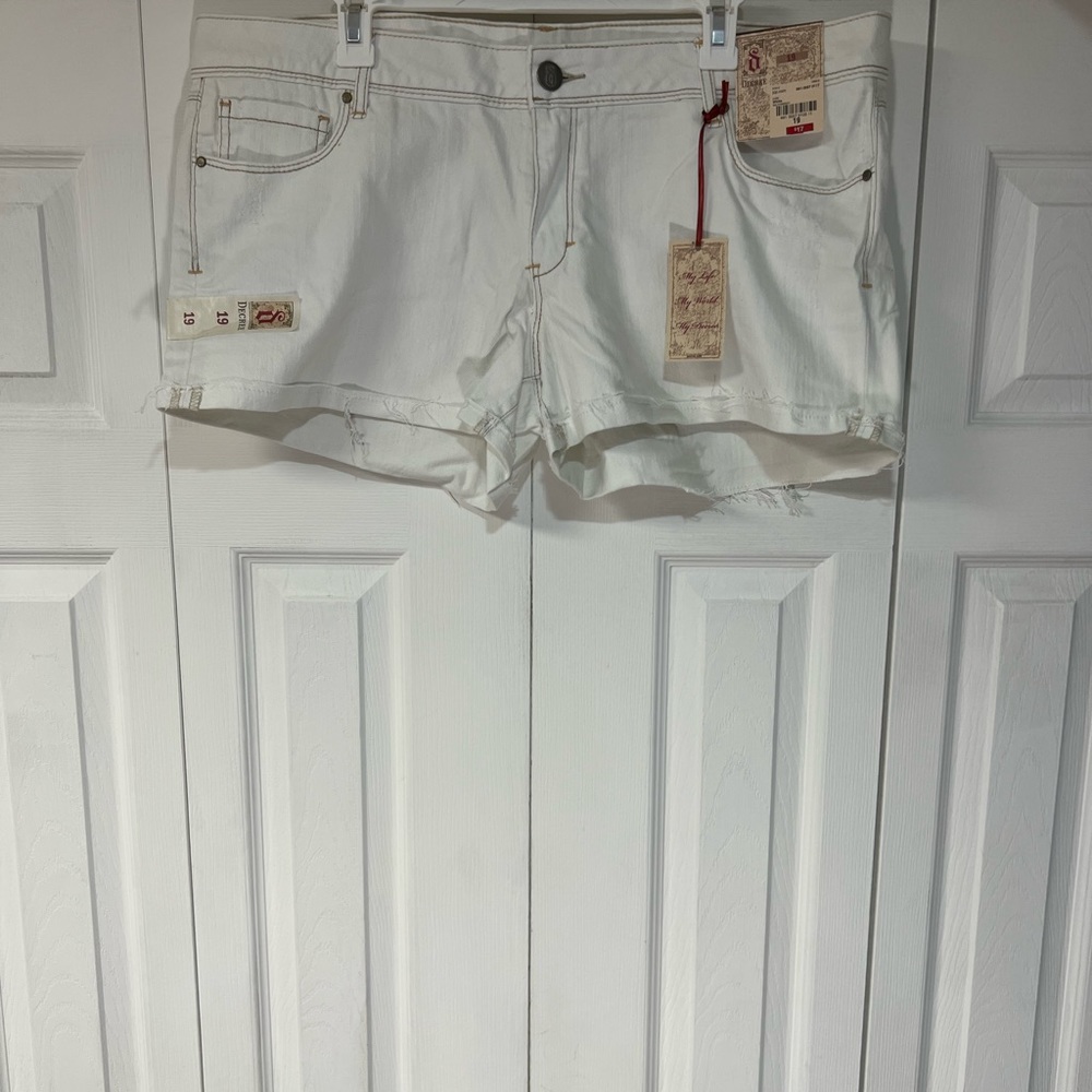 New Stretch Decree White Jean shorts